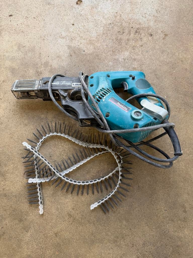 Makita 6833 Schroefautomaat - Gebruikt maar functioneel, Doe-het-zelf en Verbouw, Gereedschap | Boormachines, Gebruikt, Boor- en Schroefmachine