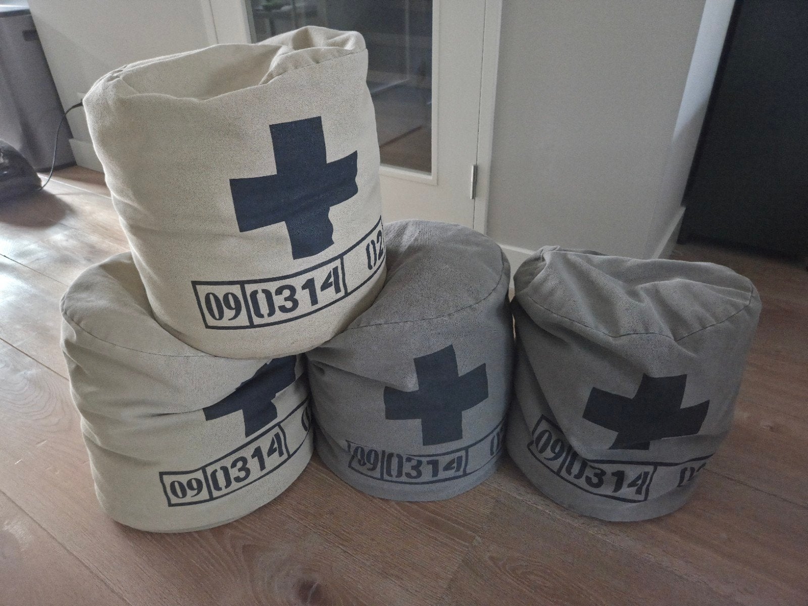 4x zitzakken formaat kind lage (speel)tafel., Ophalen, Gebruikt, Overige typen