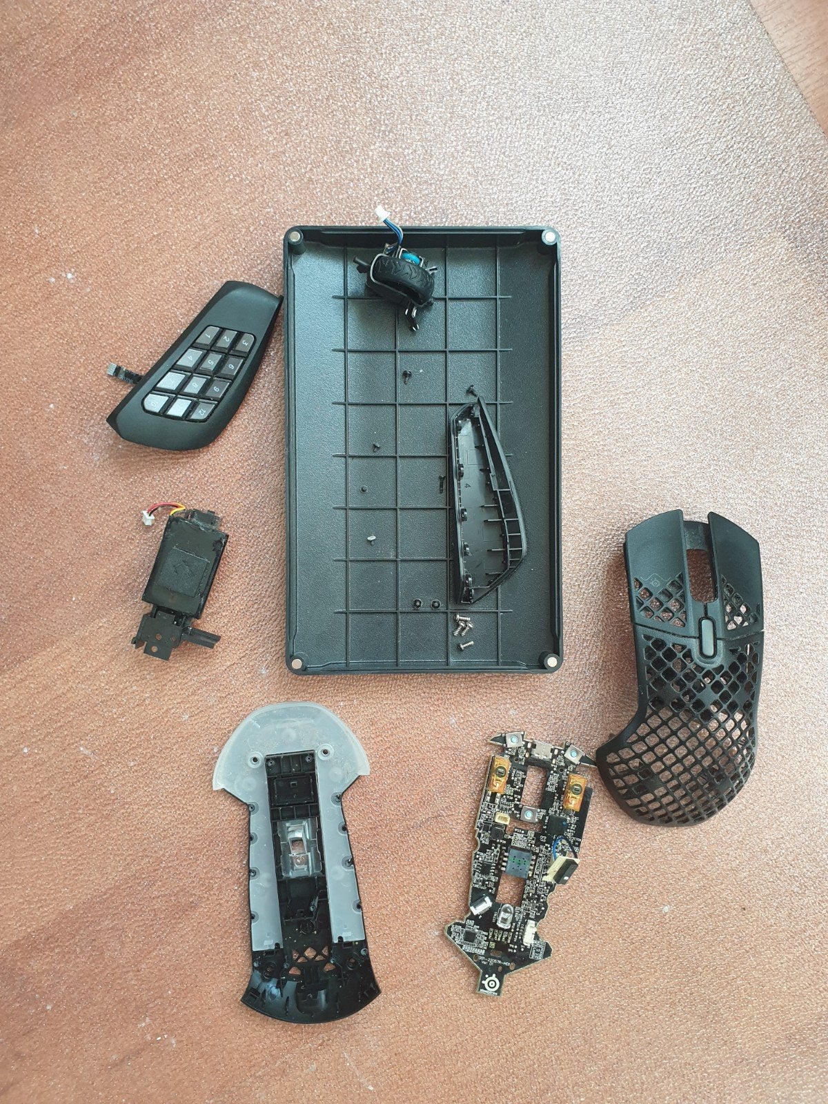 SteelSeries Aerox 9 - Donor Muis (hoofdchip kapot?), Computers en Software, Rechtshandig, Muis, Gaming muis, Ophalen of Verzenden