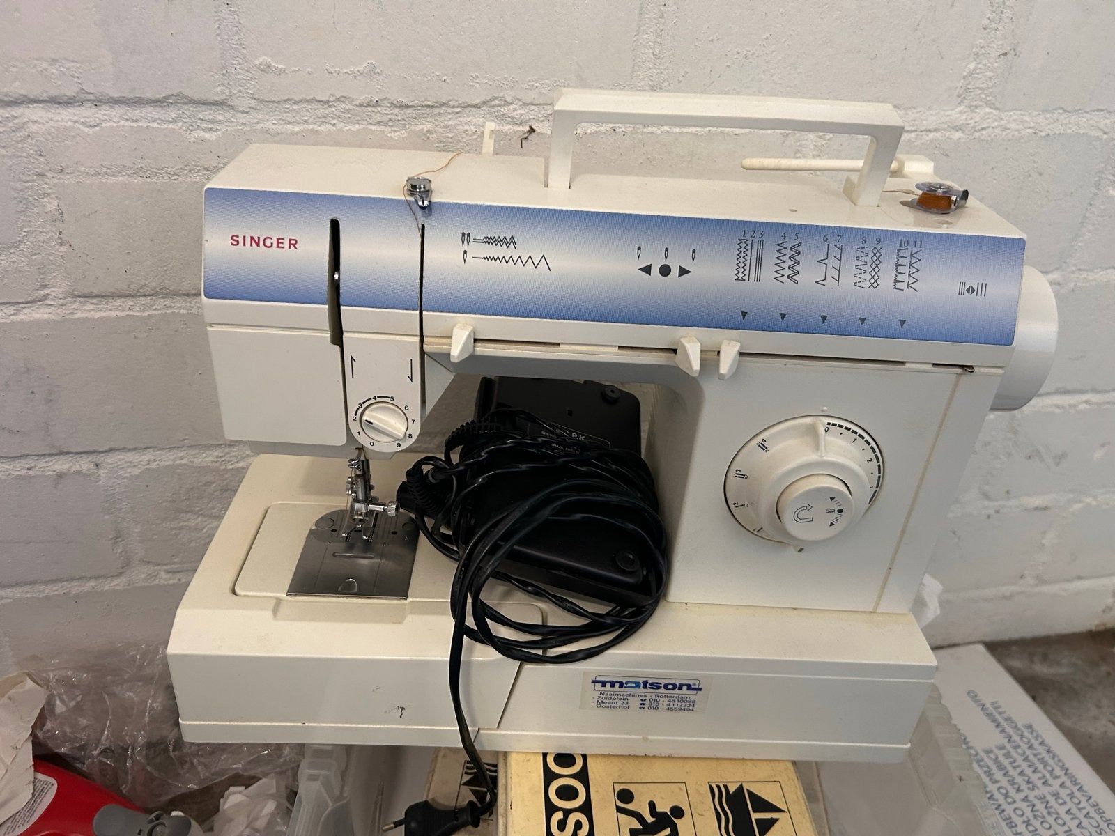 Singer 7212C Naaimachine met voetpedaal en koffer, Hobby en Vrije tijd, Naaimachines en Toebehoren, Ophalen, Gebruikt, Naaimachine