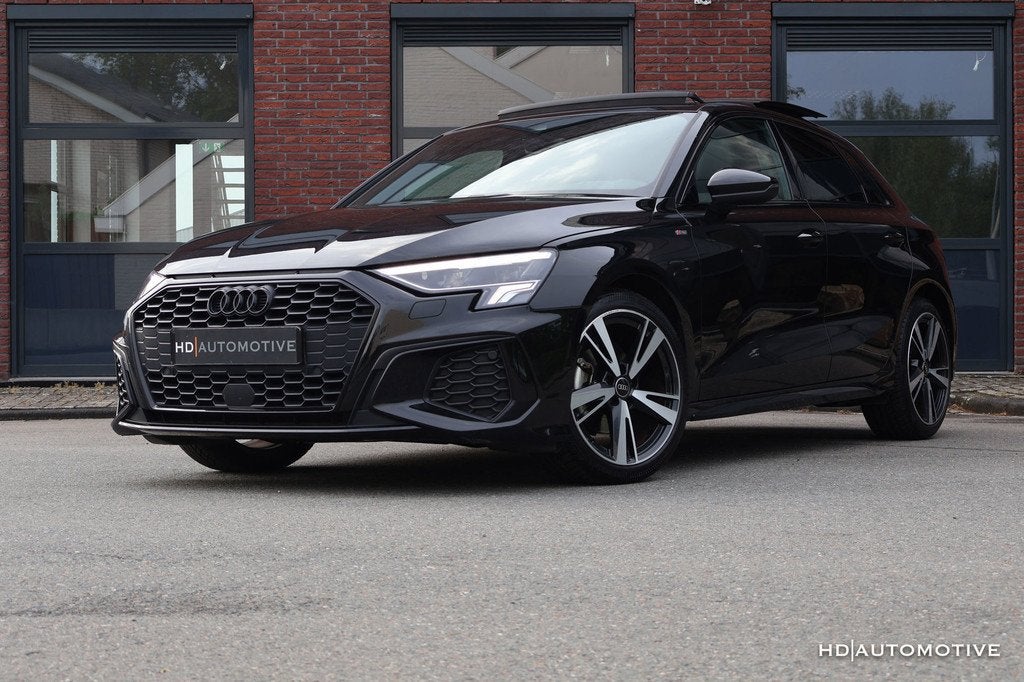 Audi A3 Sportback 30 TFSI S Edition 3xS-LINE PANO ACC CAMERA, Gebruikt, Leder en Stof, Zwart, Origineel Nederlands