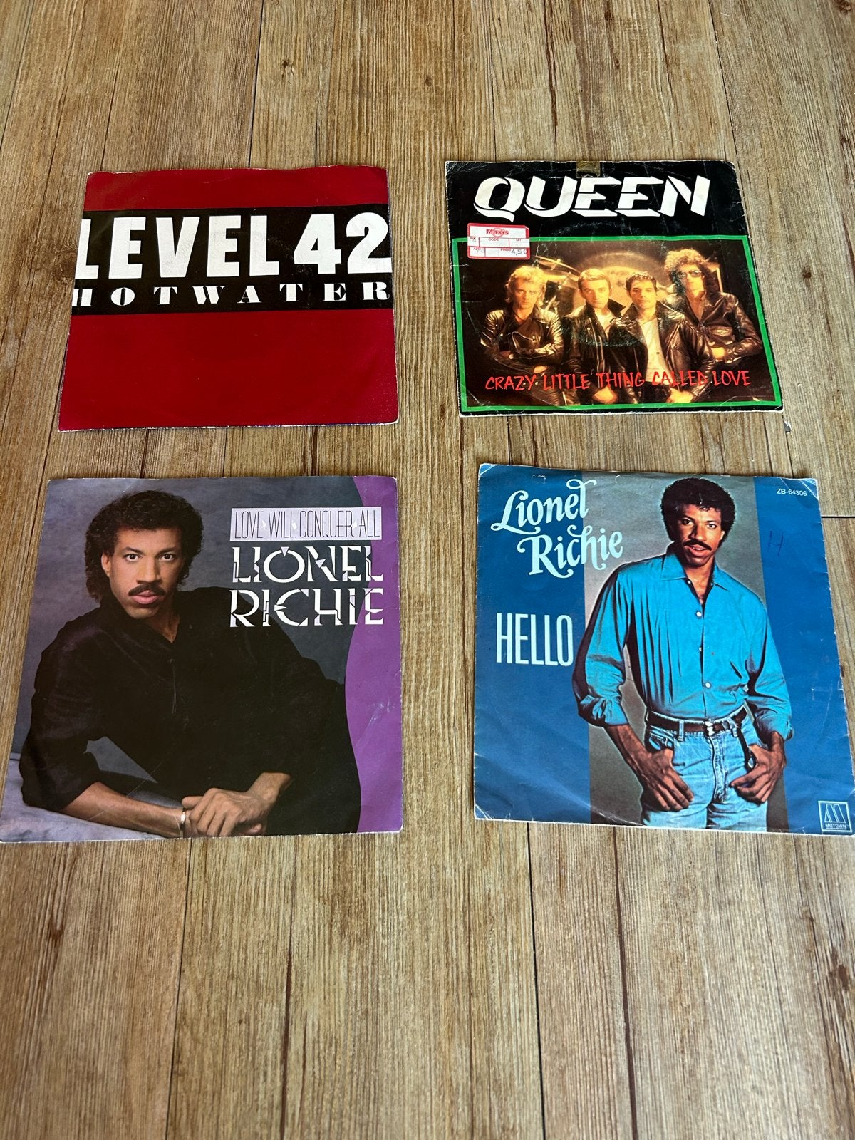 7 inch singles: Queen, Lionel Richie,  en Level 42, Gebruikt, 7 inch, Ophalen of Verzenden, Pop