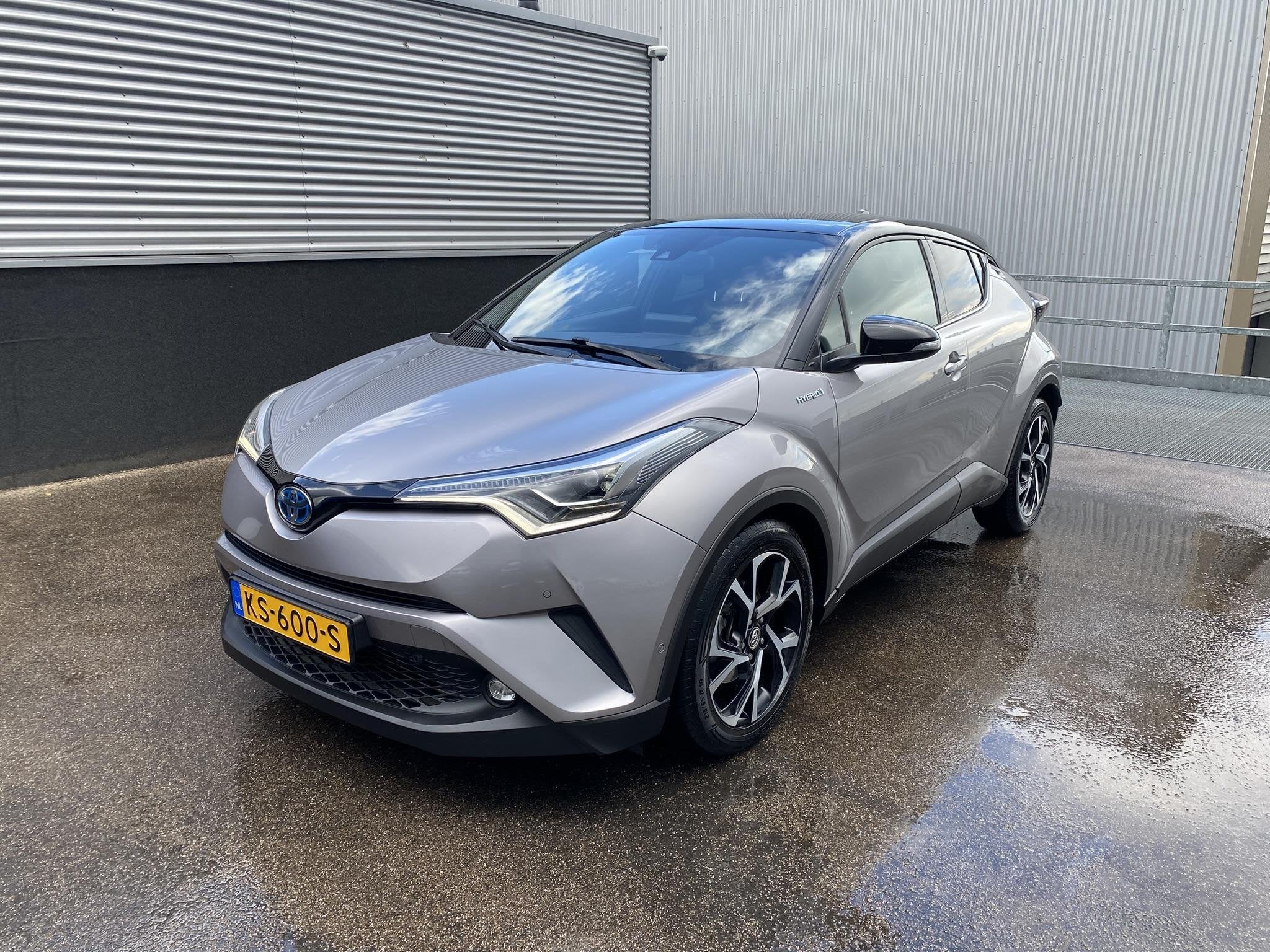 Toyota C-HR 1.8 Hybrid Bi-Tone Plus Stoel- & stuurverarming,, Auto's, Dealer onderhouden, Euro 6, 4 cilinders, 122 pk