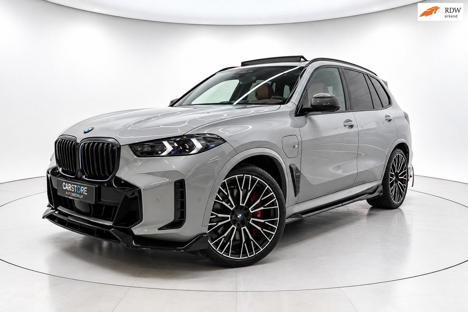 BMW X5 XDrive50e M SPORT PANO 360 HEAD UP H&K LUCHTV, Auto's, Dealer onderhouden, Gebruikt, 2395 kg, 489 pk