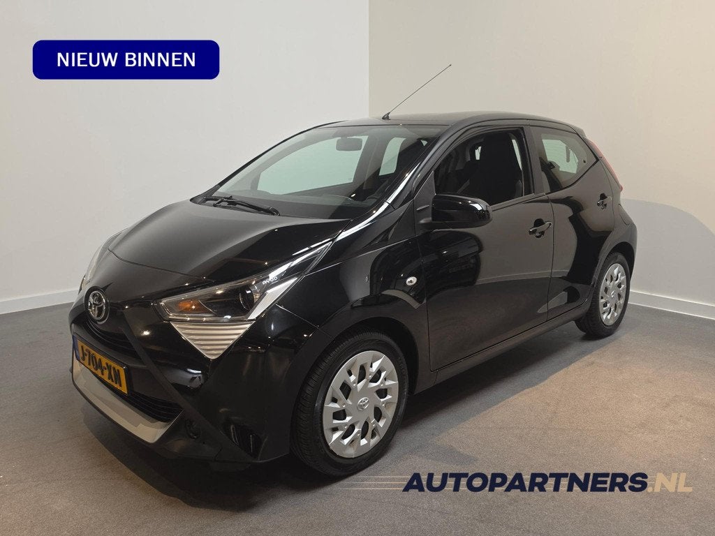 Toyota Aygo 1.0 VVT-i x-play - Apple Carplay / Android Auto, Voorwielaandrijving, Stof, Gebruikt, Euro 6