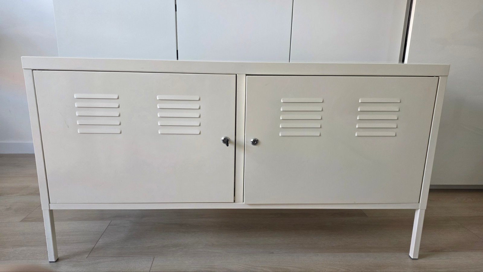 Metalen kastje gebroken wit - Ideaal voor opbergen, Huis en Inrichting, Kasten | Overige, Ophalen, Gebruikt