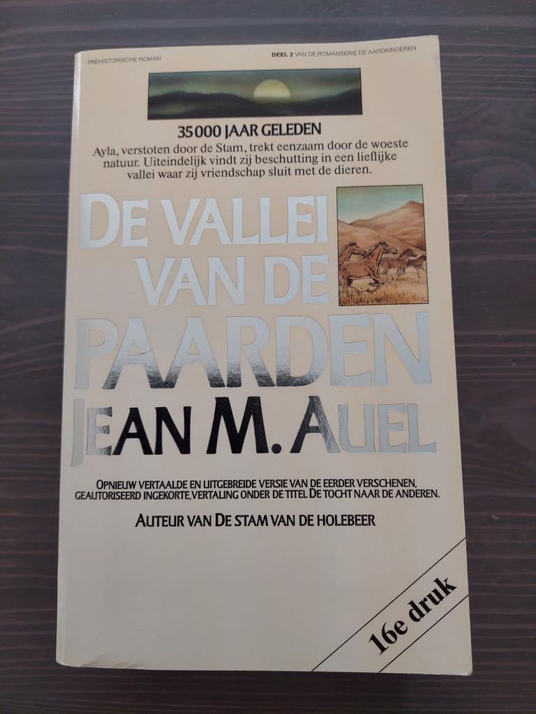 De vallei van de paarden - Jean M. Auel, Ophalen of Verzenden, Gelezen, Jean M. Auel