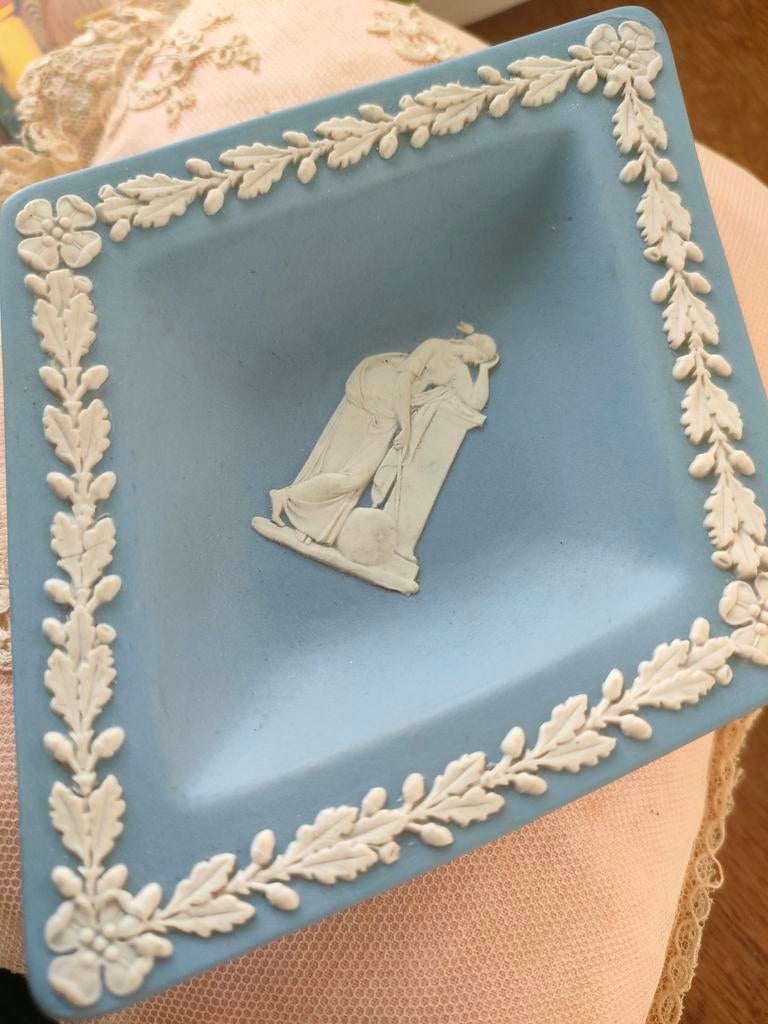 Wedgwood schaaltje, Antiek en Kunst, Antiek | Servies los, Verzenden