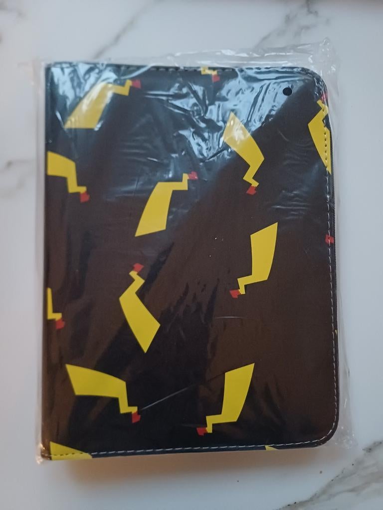 Geheel nieuwe pokémon verzamelmap geschikt voor 400 kaarten, Ophalen of Verzenden, Nieuw, Boek of Catalogus