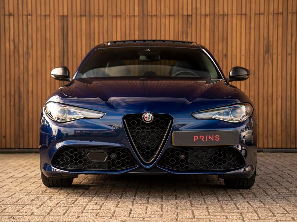 Alfa Romeo Giulia 2.0T 280pk Veloce Ti Q2 | Pano-dak | Blu M, Auto's, Alfa Romeo, Automaat, 745 kg, 4 cilinders, Met garantie (alle)