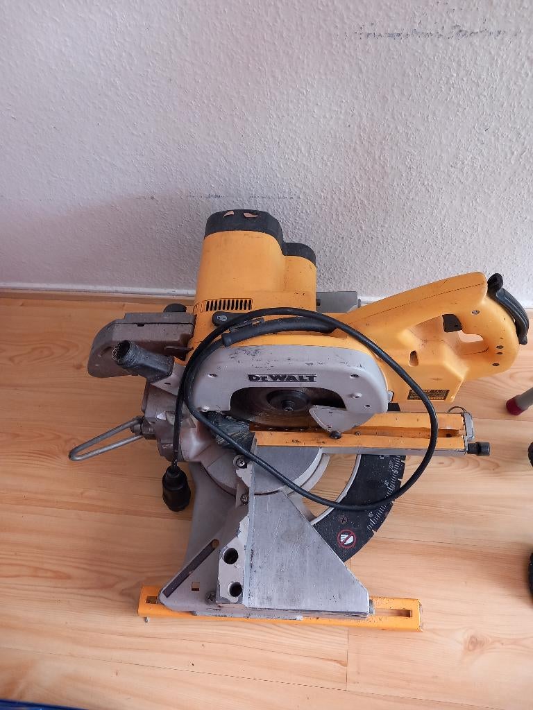 Dewalt 707 afkortzaag, Doe-het-zelf en Verbouw, Gereedschap | Zaagmachines, Ophalen, Gebruikt, DeWalt, 600 tot 1200 watt