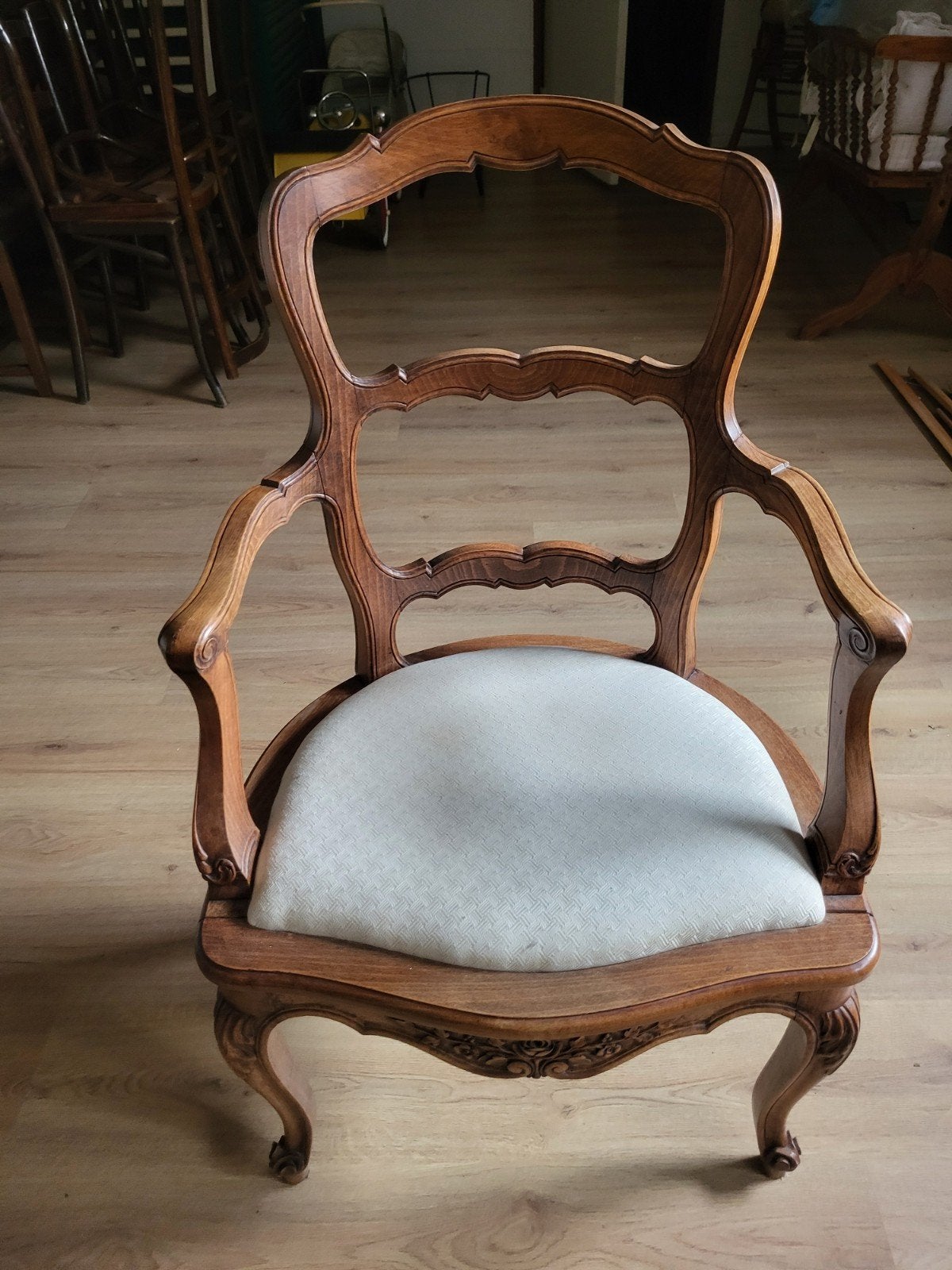 Antieke fauteuil, Ophalen