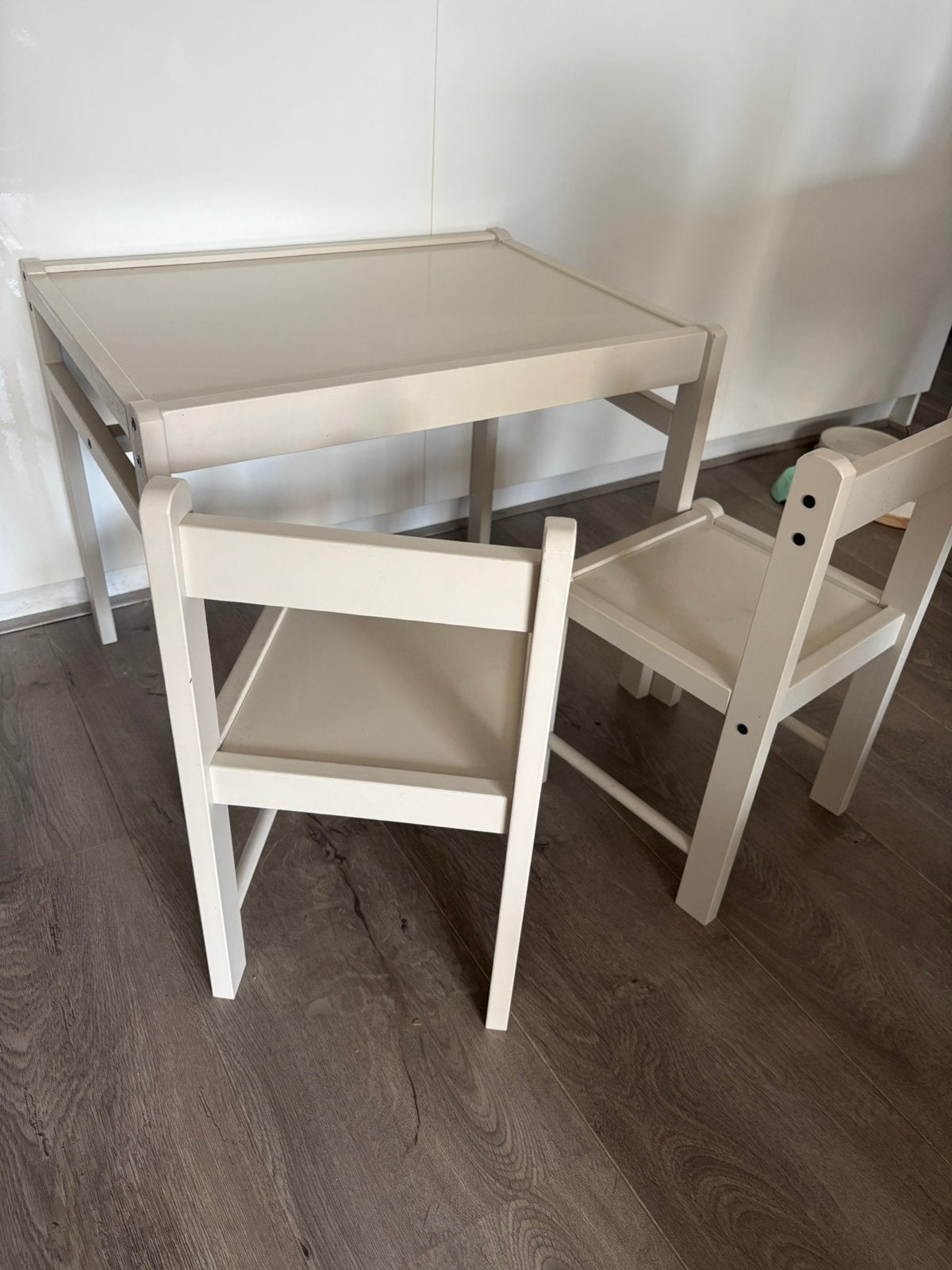 Europe Baby tafeltje met 2 stoeltjes, Kinderen en Baby's, Ophalen, Zo goed als nieuw, Tafel(s) en Stoel(en)