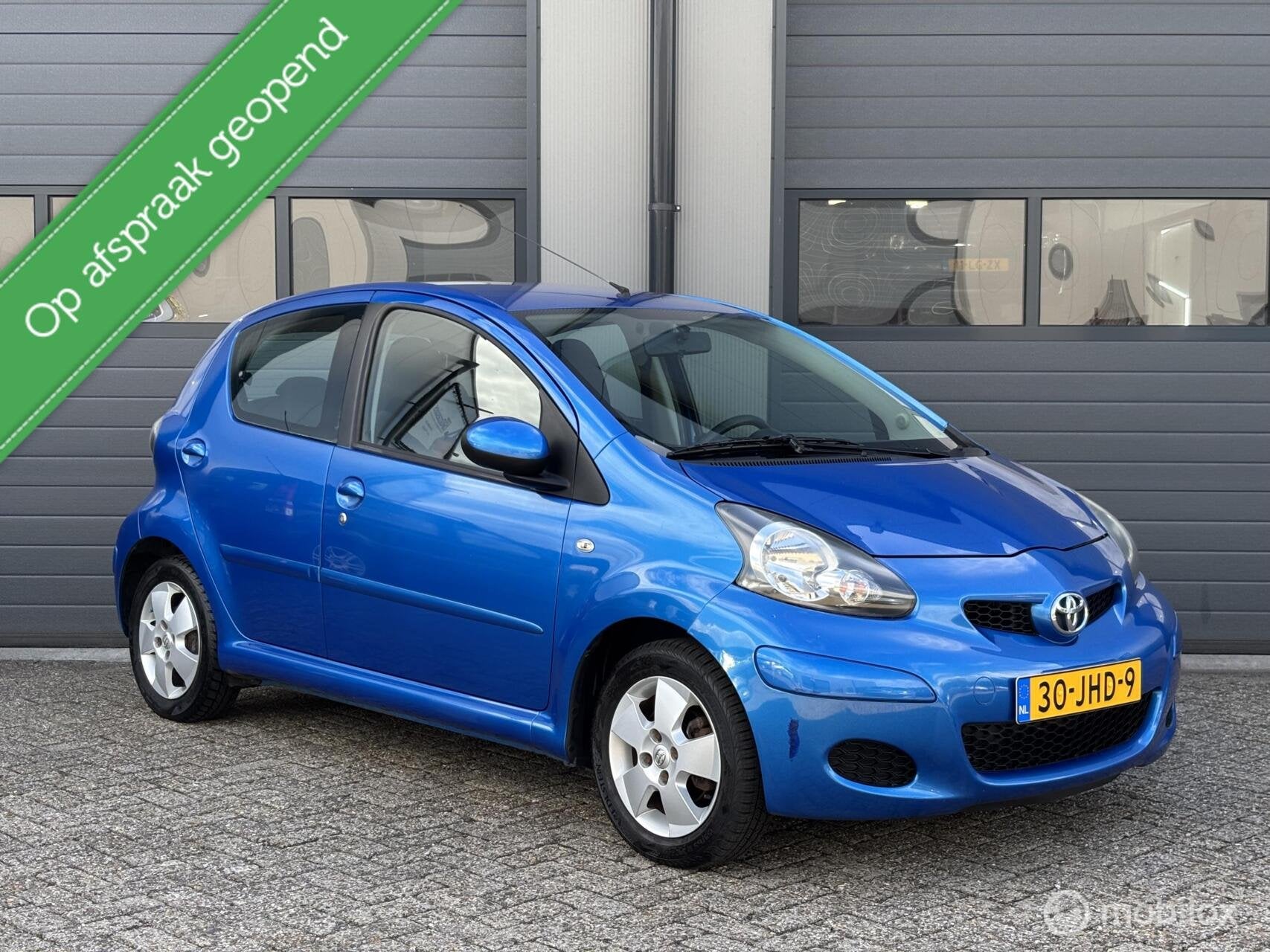 Toyota Aygo 1.0-12V Dynamic Blue Uitvoering // 5Drs, Voorwielaandrijving, Metallic lak, 68 pk, Bedrijf