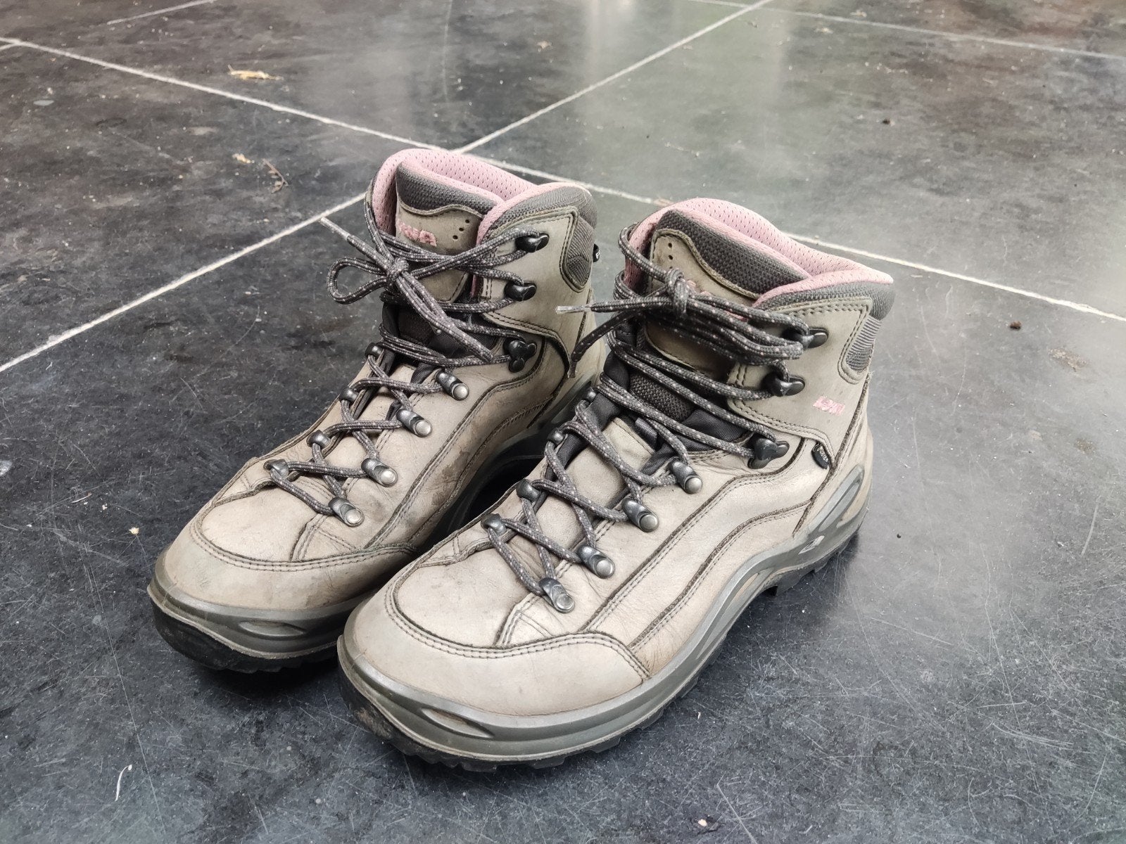 Lowa bergschoenen 41,5, Ophalen of Verzenden, Zo goed als nieuw, Schoenen