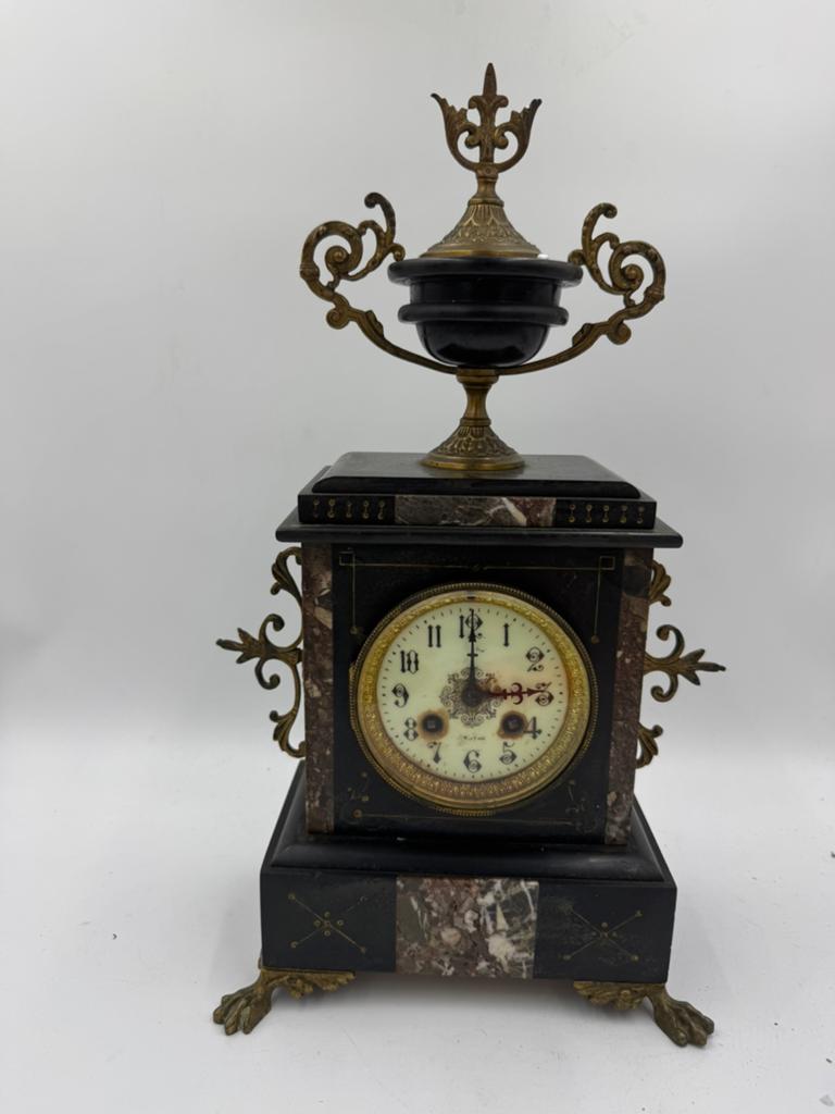 Antieke Franse Napoleon III Mantelklok – Zwart & Rood Marmer, Antiek en Kunst, Antiek | Klokken, Ophalen of Verzenden