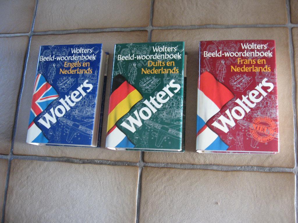 3 stuks beeldwoordenboeken wolters., Ophalen of Verzenden, Zo goed als nieuw, Van Dale, Nederlands