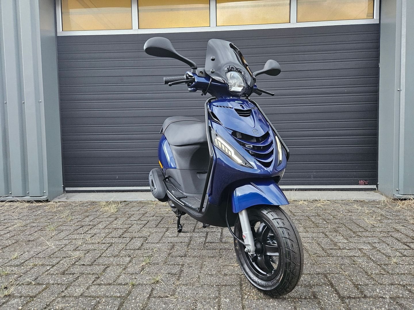 PIAGGIO ZIP 4T E5 BROM 0 KM NIEUW BMW BLAUW + VOL OPTIES!, Fietsen en Brommers, Scooters | Piaggio, Maximaal 45 km/u, Onbekend