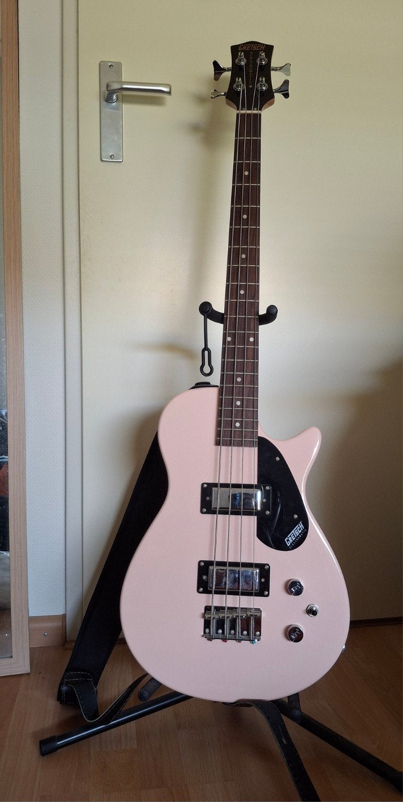 Licht roze Gretsch short scale bas + accessoires, Ophalen, Gebruikt, Elektrisch