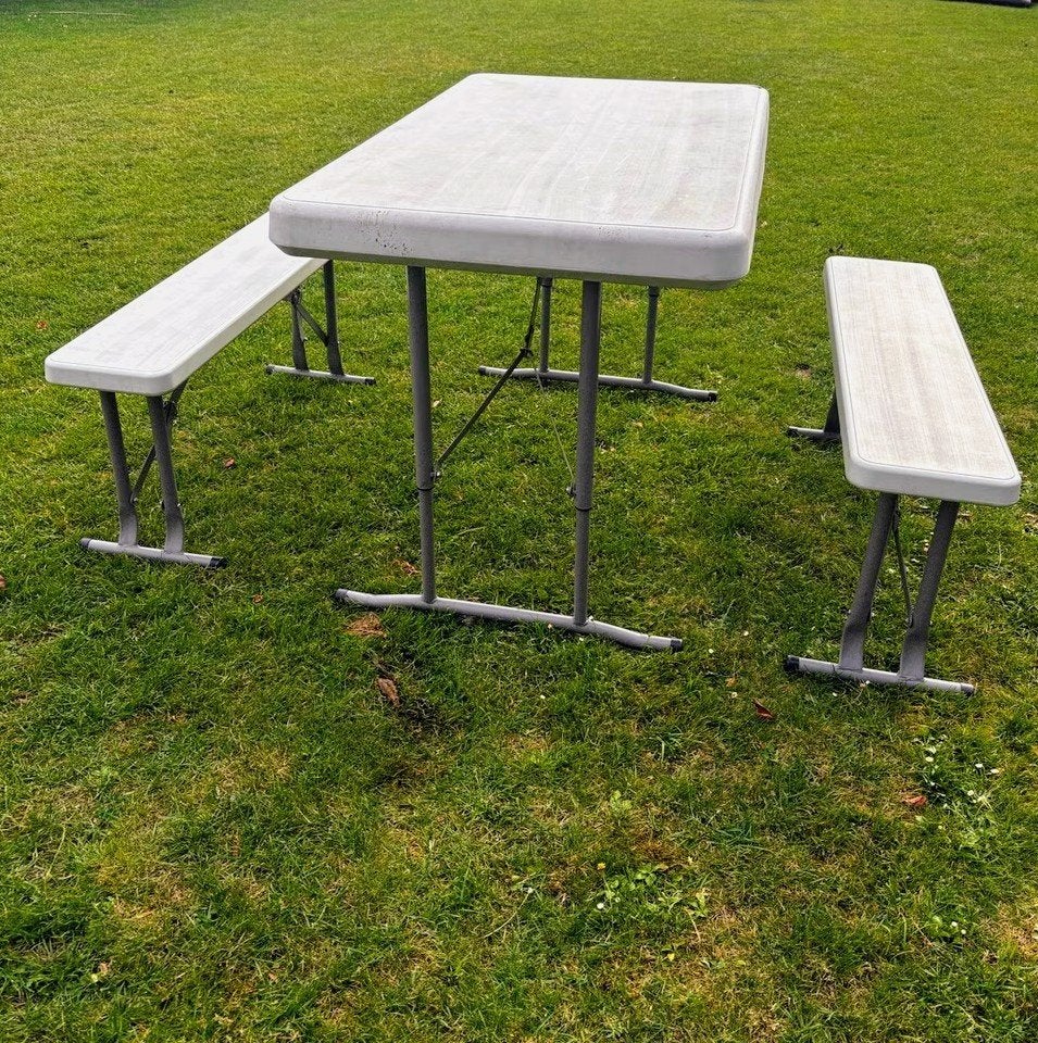 Inklapbare picknicktafel met bankjes - Ideaal voor buiten, Tuin en Terras, Picknicktafels, Ophalen, Overige materialen, Zo goed als nieuw