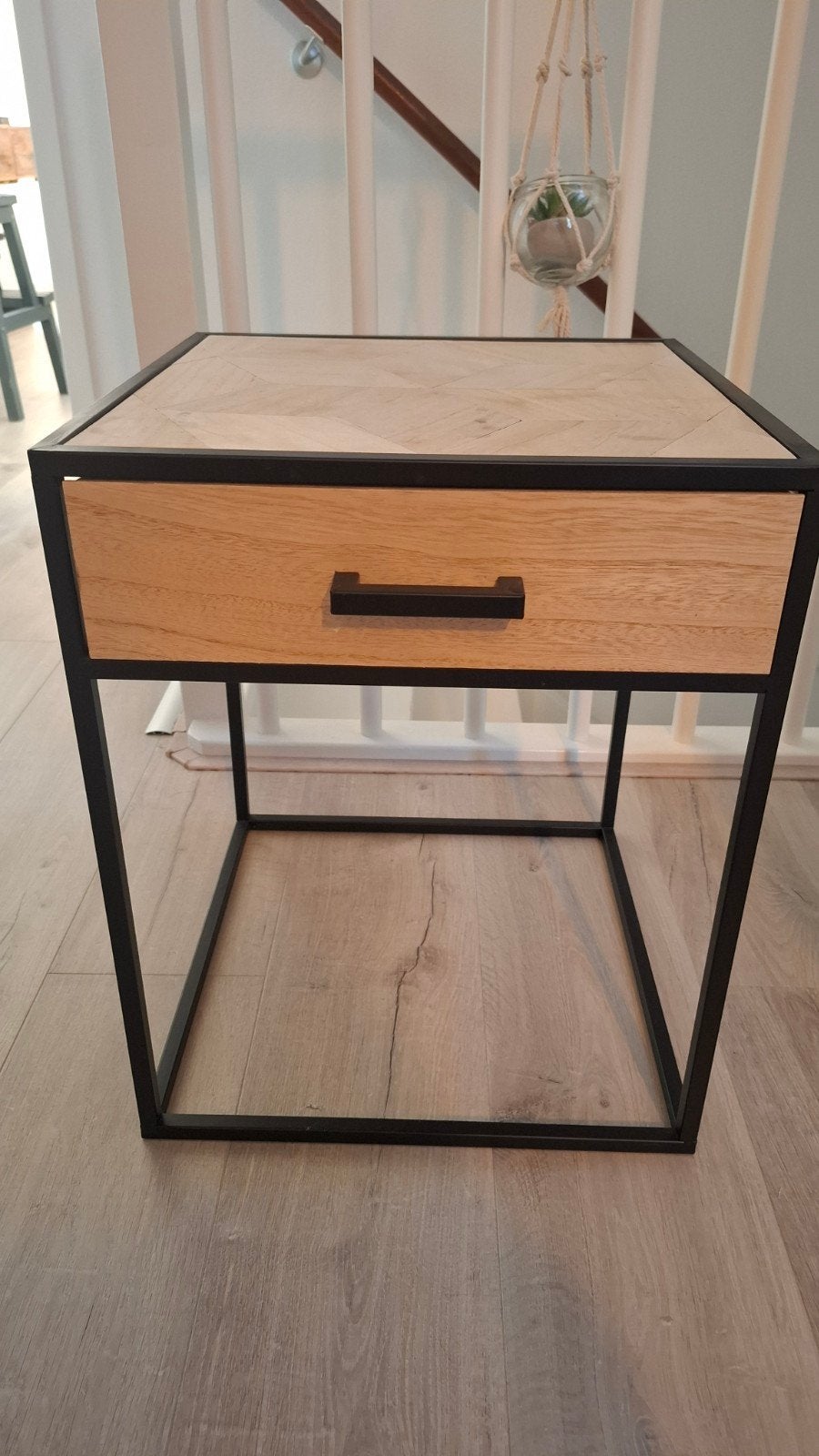 Modern bijzettafeltje met lade - Hout en metaal van Kwantum, Huis en Inrichting, Tafels | Bijzettafels, 45 tot 60 cm, Minder dan 55 cm