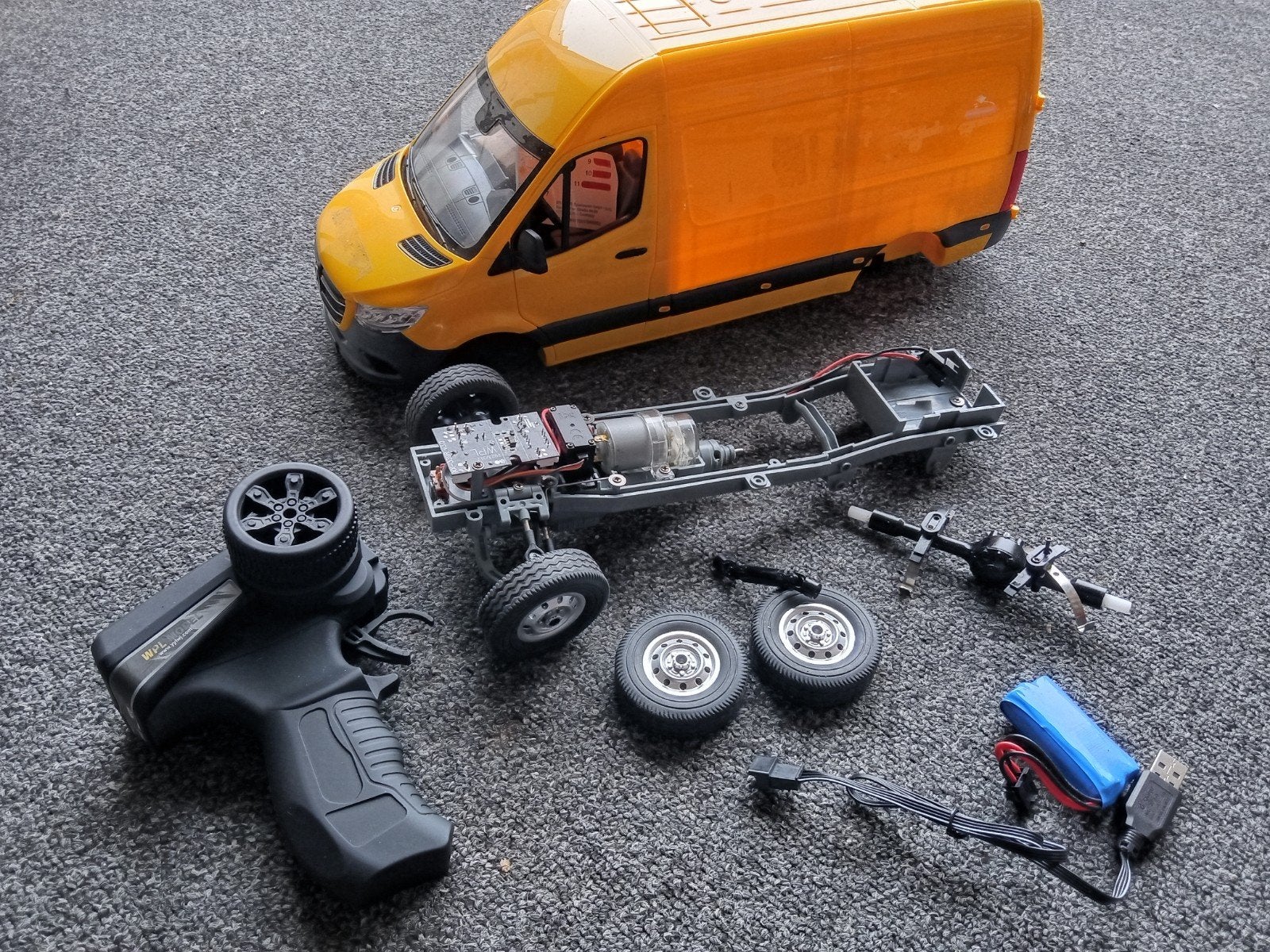 Bruder Sprinter met WPL RC 2WD chassis 1:16, Zo goed als nieuw, Ophalen, Elektro, Schaal 1:16