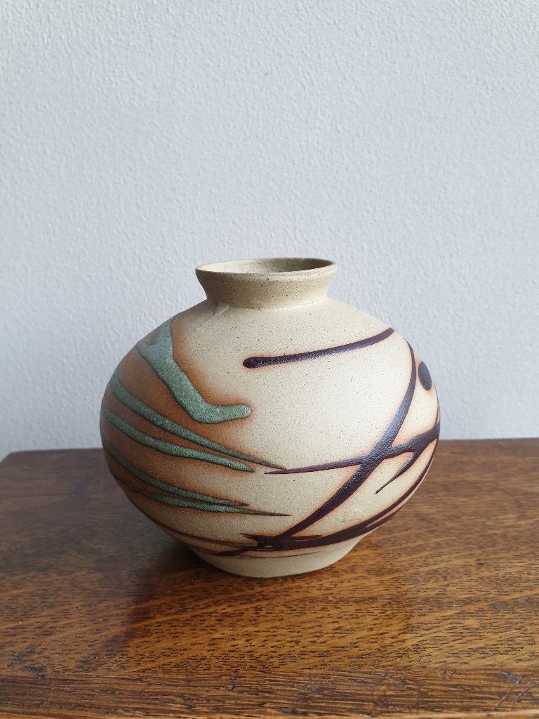 Vaasje Malta Bristow Potteries, Overige kleuren, Handgemaakt, Ophalen of Verzenden, Steen/keramiek