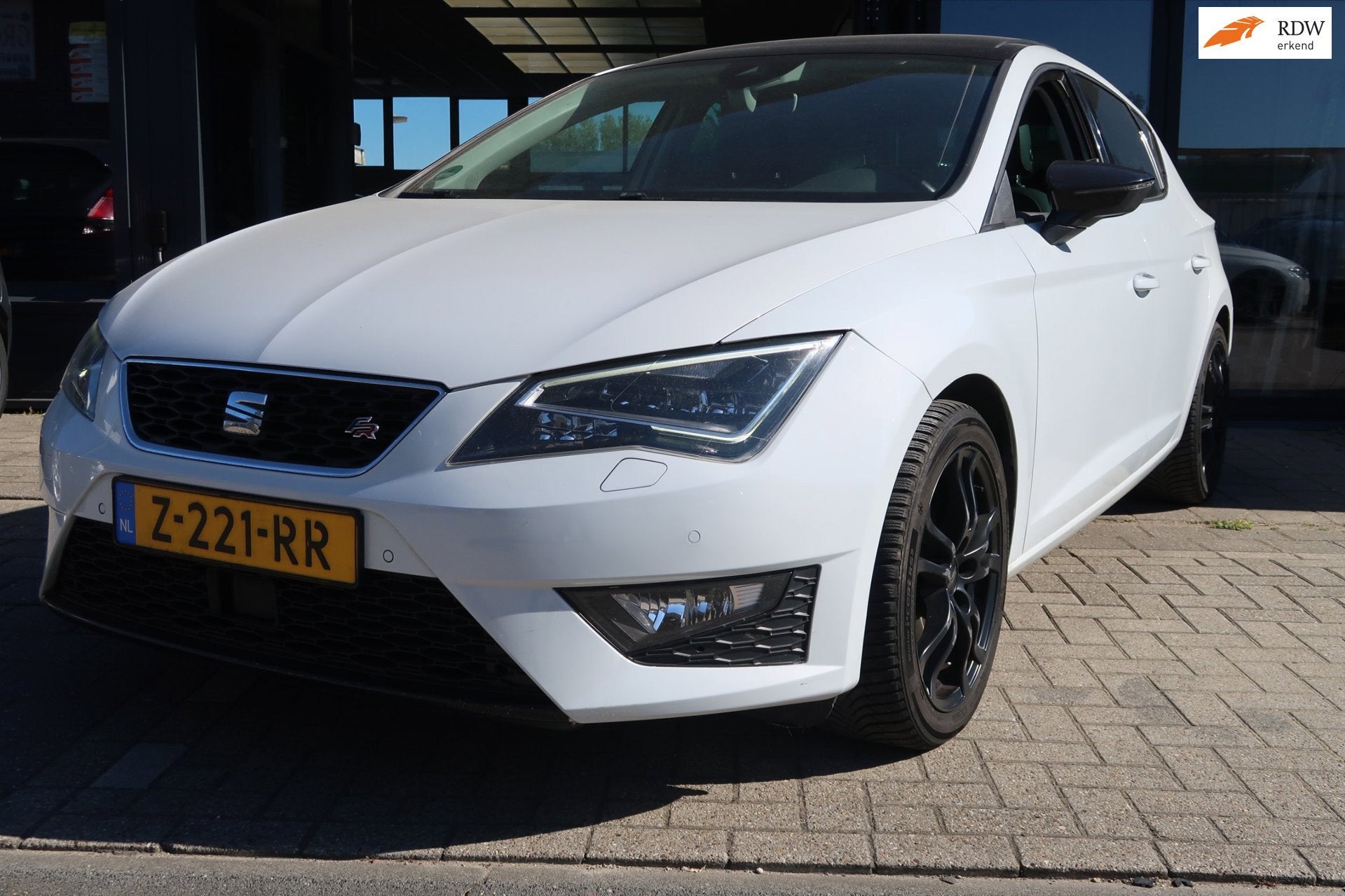 Seat Leon 1.8 TSI FR Connect *Rijklaarprijs *Panaromadak *Al, 1227 kg, Gebruikt, 4 cilinders, Wit