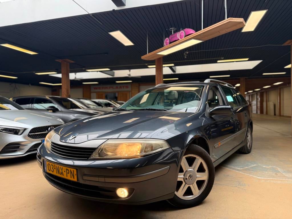 Renault Laguna Grand Tour 2.0-16V Expression Panodak Automaa, Auto's, Gebruikt, 4 cilinders, 650 kg, Euro 4