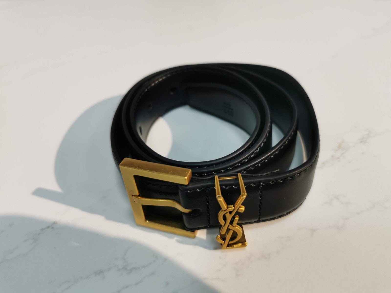 Saint Laurent Riem Zwart met Gouden YSL Gesp, Ophalen of Verzenden, Zo goed als nieuw, 3 tot 5 cm, 100 cm of meer