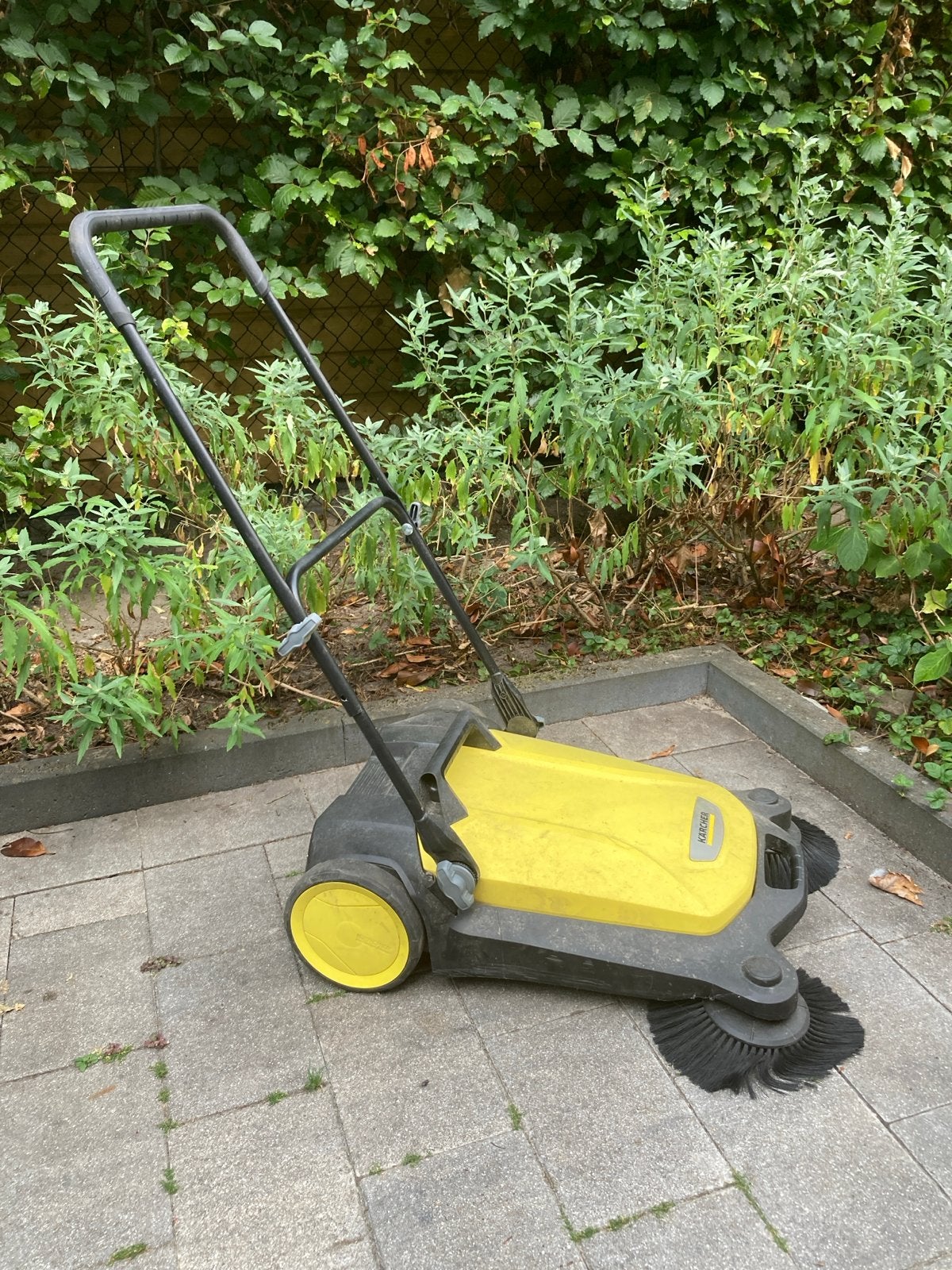 Kärcher veegmachine met extra borstels, Ophalen, Gebruikt