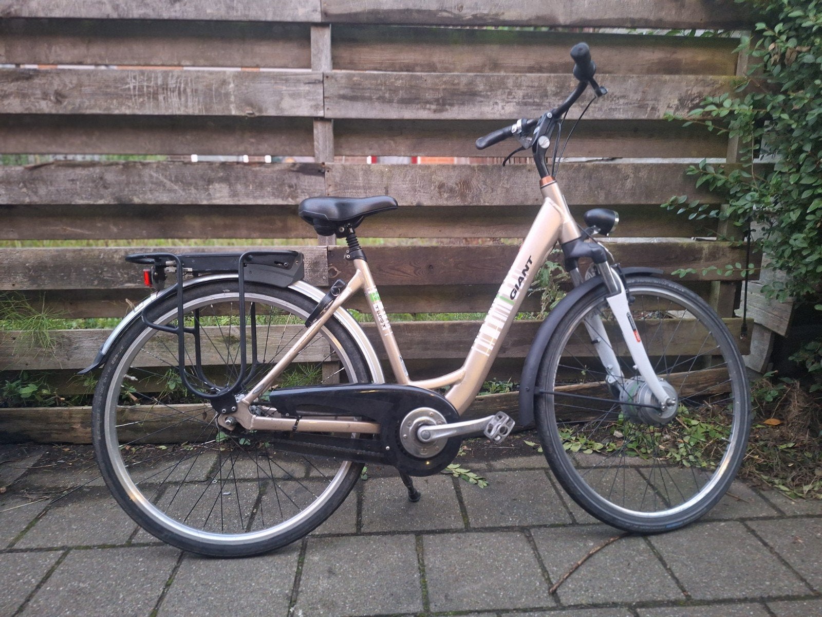 nette 28 inch damesfiets slot enz, Fietsen en Brommers, Fietsen | Dames | Damesfietsen, Ophalen, Versnellingen, Giant, Trommelrem