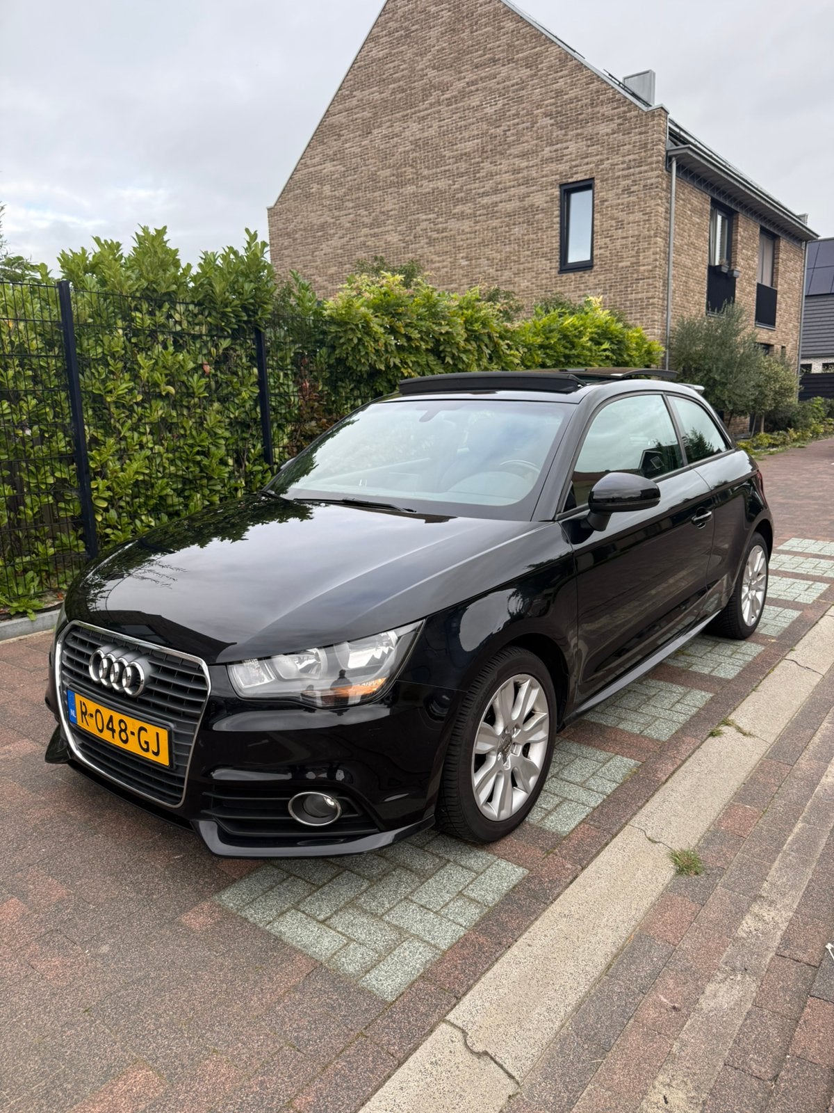 Nette Audi A1 1.4tfsi 2011 Pano Stoelverwarming Nieuwe apk, Auto's, Voorwielaandrijving, 1160 kg, Zwart, Zwart