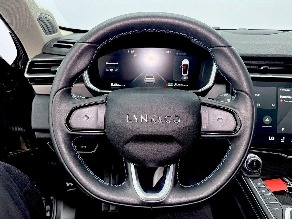 Lynk en Co 01 1.5 MY22 – Zuinig, stijlvol en altijd klaar, Stof, Euro 6, Met garantie (alle), Zwart