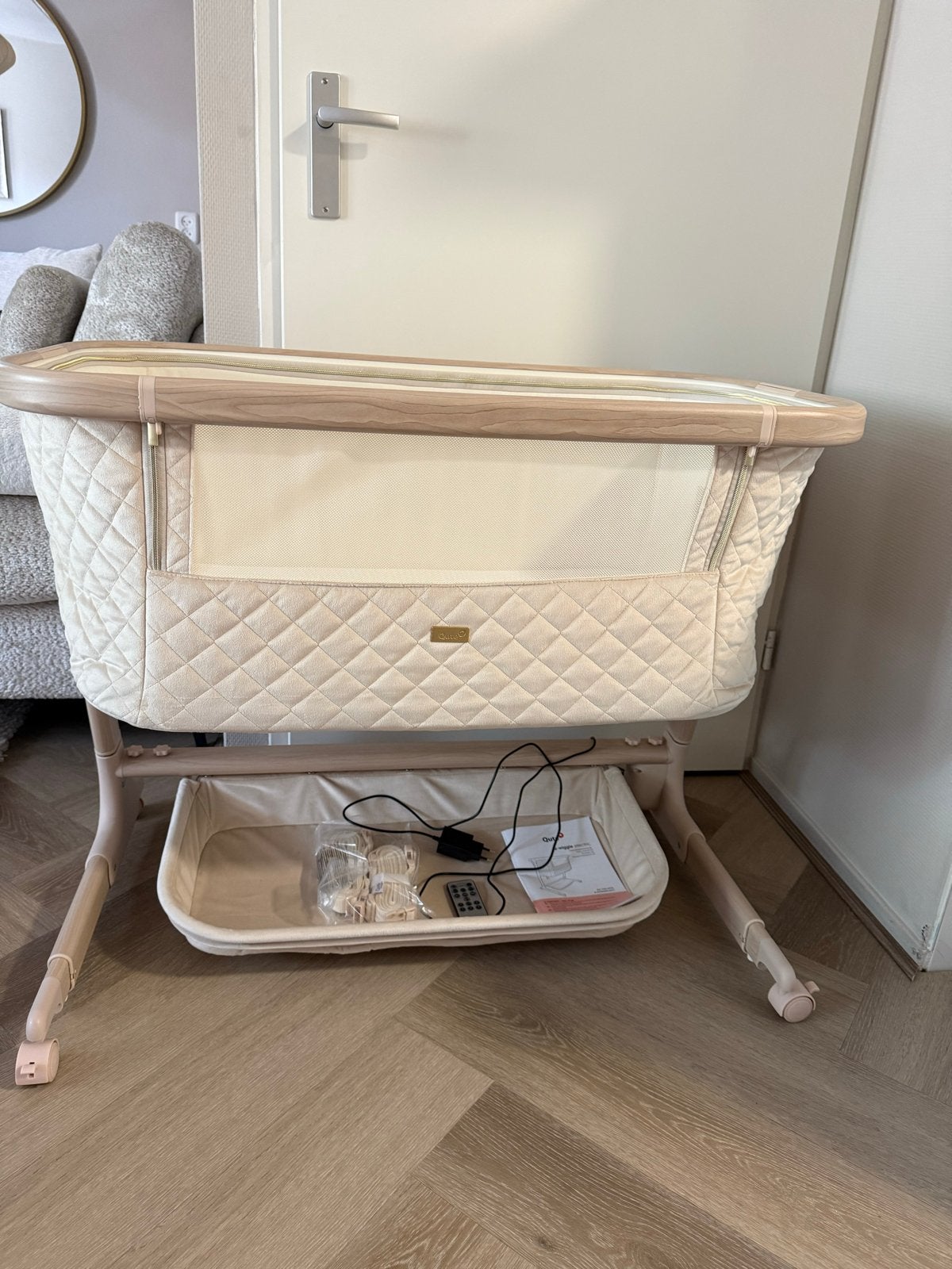 co-sleeper/wieg met muziek en wiegstanden, Kinderen en Baby's, Ophalen, Zo goed als nieuw, Wieg