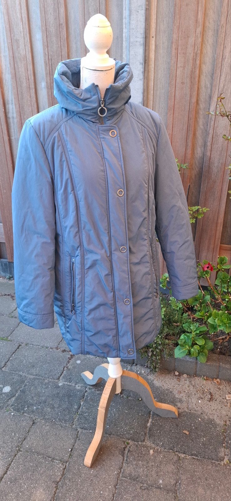 Blauwe winterjas Barbara Lebek 42, Kleding | Dames, Jassen | Winter, Ophalen of Verzenden, Zo goed als nieuw, Maat 42/44 (L), Blauw