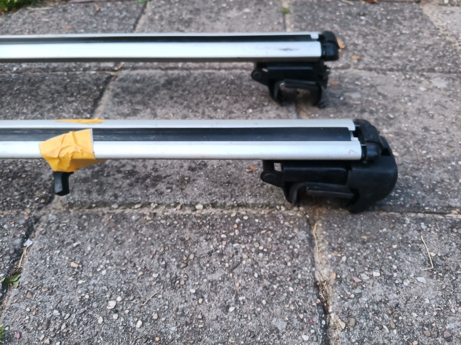 Dakdragers Toyota Avensis, Ophalen, Gebruikt
