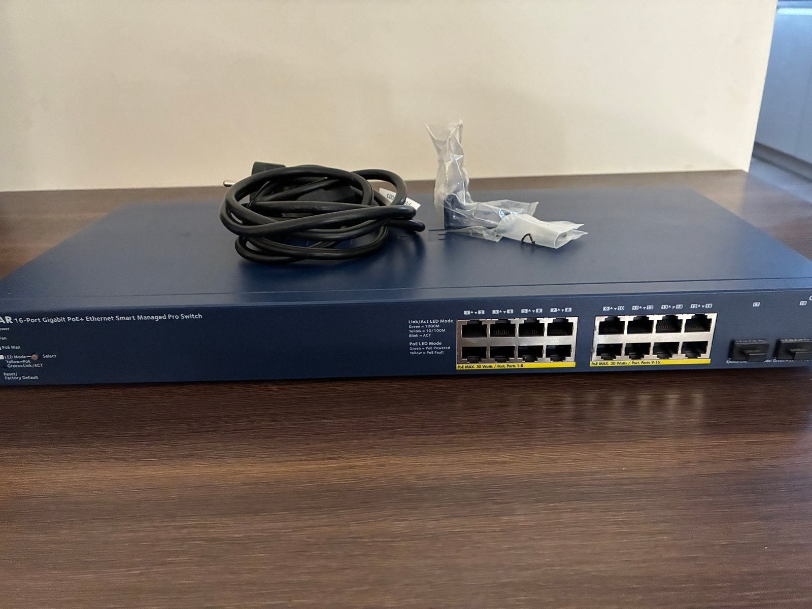 NETGEAR POE+ switch GS716TPP, Ophalen of Verzenden, Zo goed als nieuw