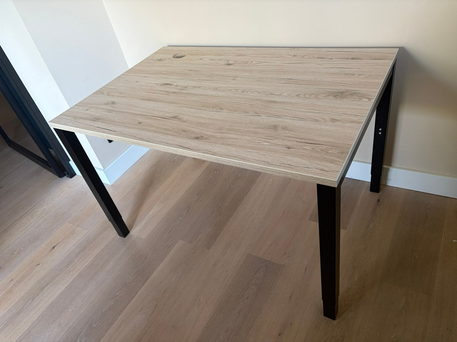 Bureau 80x120cm eiken fineer met zwart stalen poten, Ophalen, Zo goed als nieuw