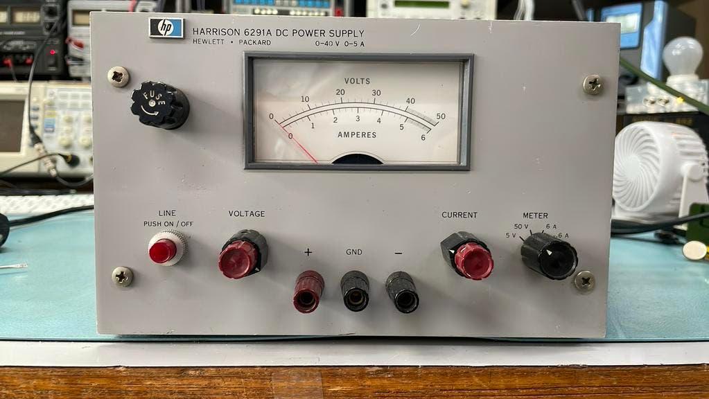 HP Harrison DC power supply 0-40V 0-5A, Telecommunicatie, Zenders en Ontvangers, Ophalen of Verzenden, Zo goed als nieuw
