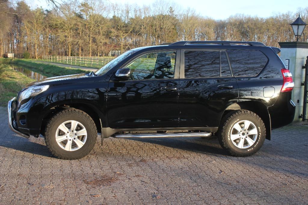 Toyota Land Cruiser 2018, Auto's, Bestelauto's, Automaat, Stof, 4 cilinders, Zwart