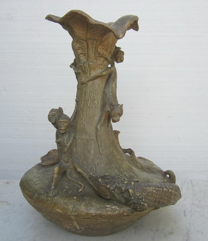 Antieke art nouveau terra cotta vaas apen krokodil Austria, Ophalen, Gemerkt, Overige typen