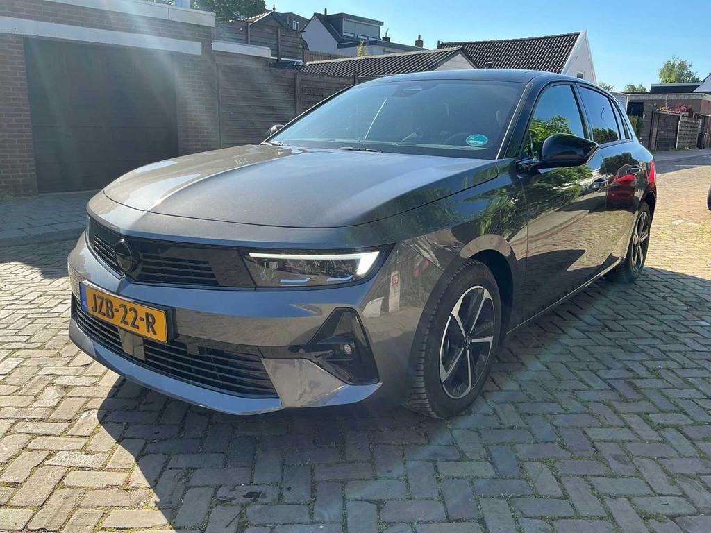 2025 Opel Astra 1.2 Bns Elegance Personenauto (JZB-22-R), Auto's, Voorwielaandrijving, Gebruikt, 1199 cc, Handgeschakeld