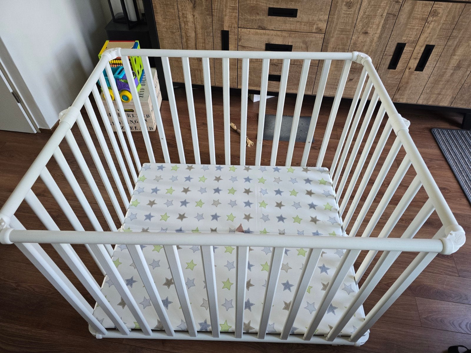 Witte opvouwbare box, Kinderen en Baby's, Ophalen, Gebruikt, Vierkant, Wieltjes