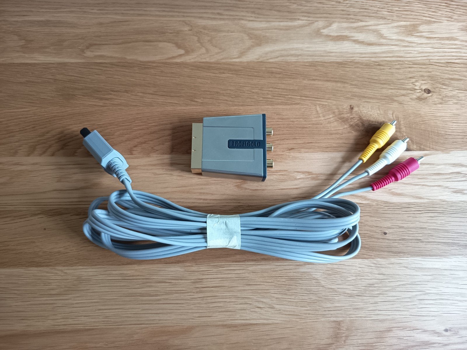 Wii video out kabel + vergulde SCART adapter, Gebruikt, Nintendo, Overige typen, Overige merken