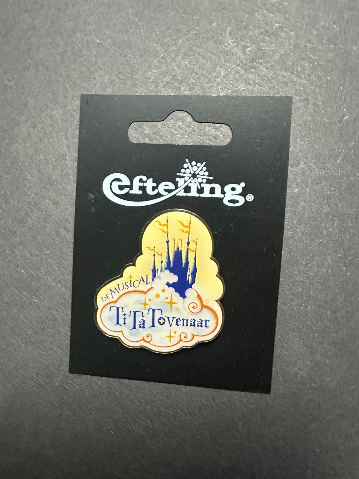 Efteling pin Ti Ta Tovenaar, Verzamelen, Ophalen of Verzenden, Zo goed als nieuw, Button of Speldje