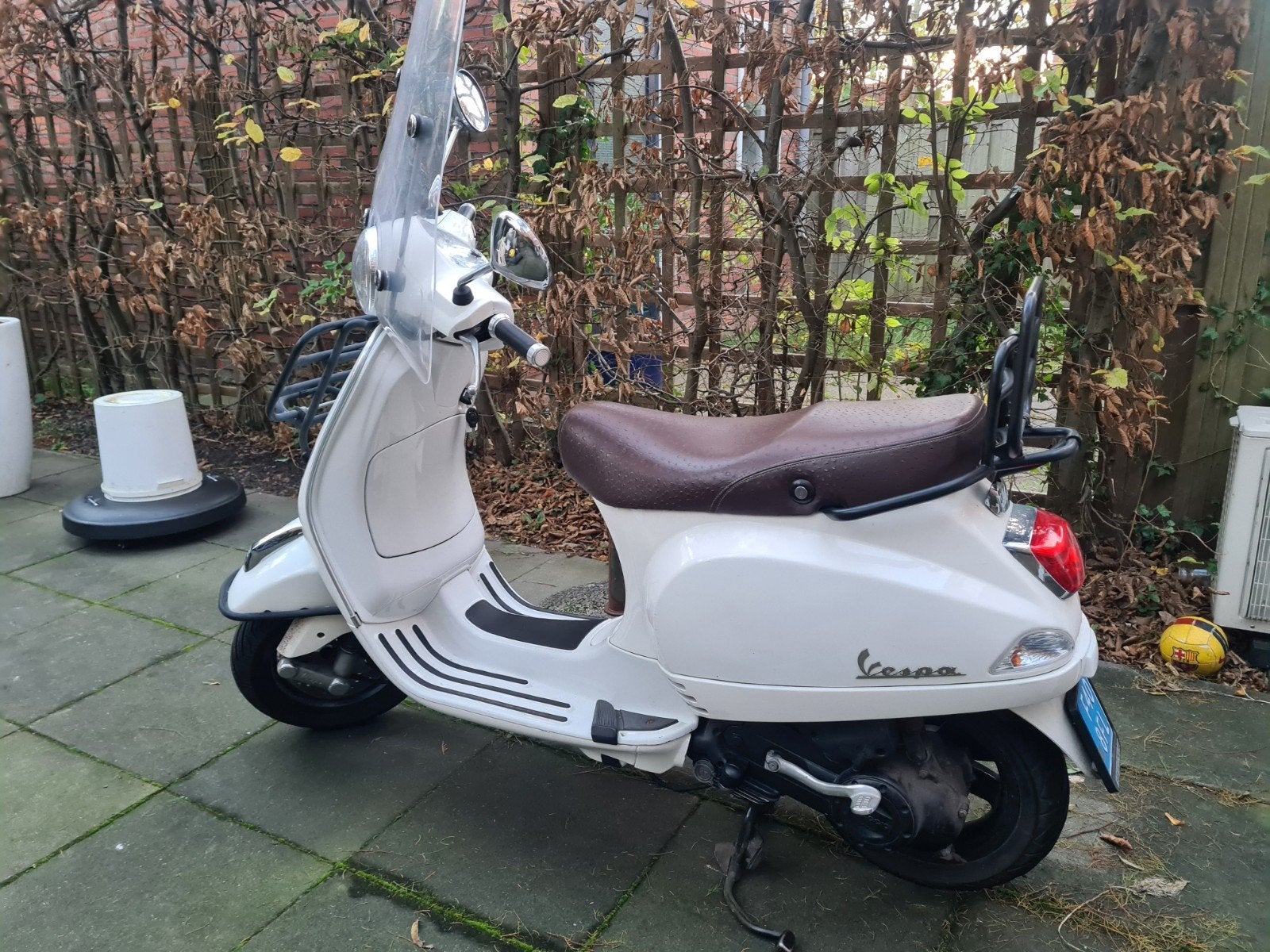Vespa LX 50   4T uit  2012 - Wit - 21745 km   snorscooter, Fietsen en Brommers, Scooters | Vespa, Gebruikt, Maximaal 45 km/u, Ophalen of Verzenden