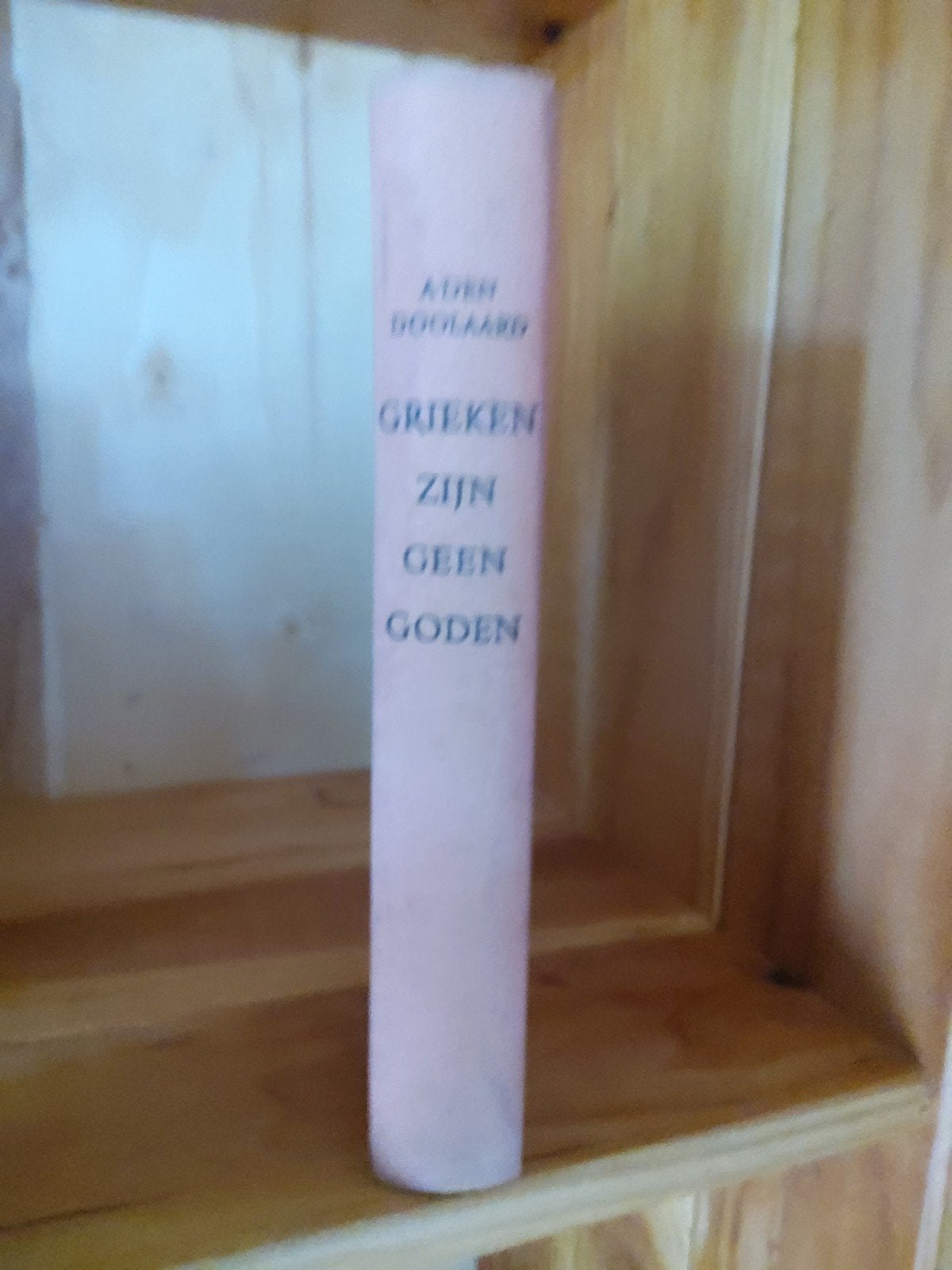 A. den Doolaard - Grieken zijn geen goden, Ophalen of Verzenden, Gelezen, A. den Doolaard