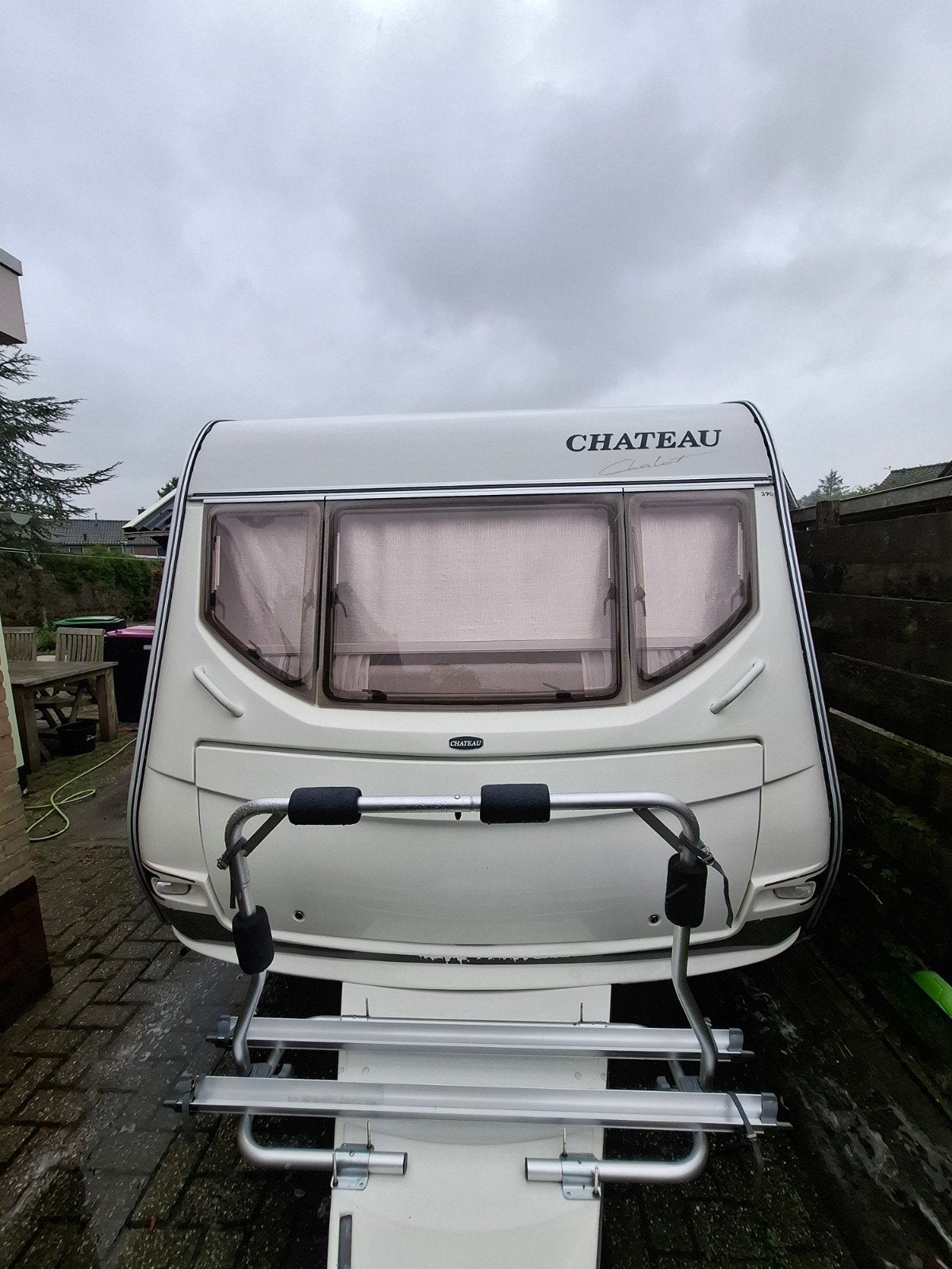 Chateau Calista 450 - Compacte en complete caravan, Chateau, Rondzit, Frans bed, 750 - 1000 kg