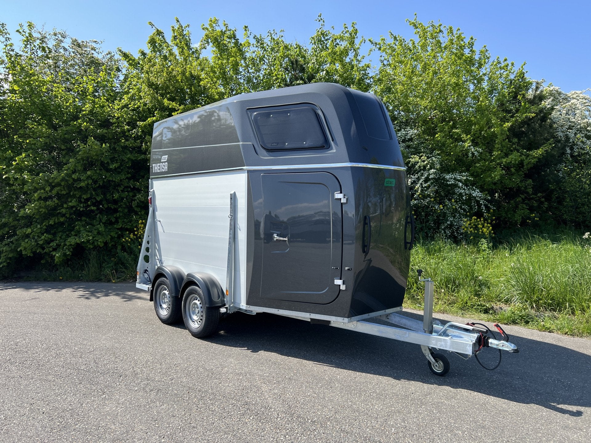 Atec APT 2500 2 paards grijs matallic, met zadelkamer, Dieren en Toebehoren, Paarden en Pony's | Trailers en Aanhangwagens, Overige typen